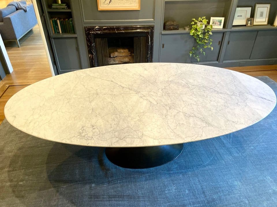 RH Aero Oval Dining Table