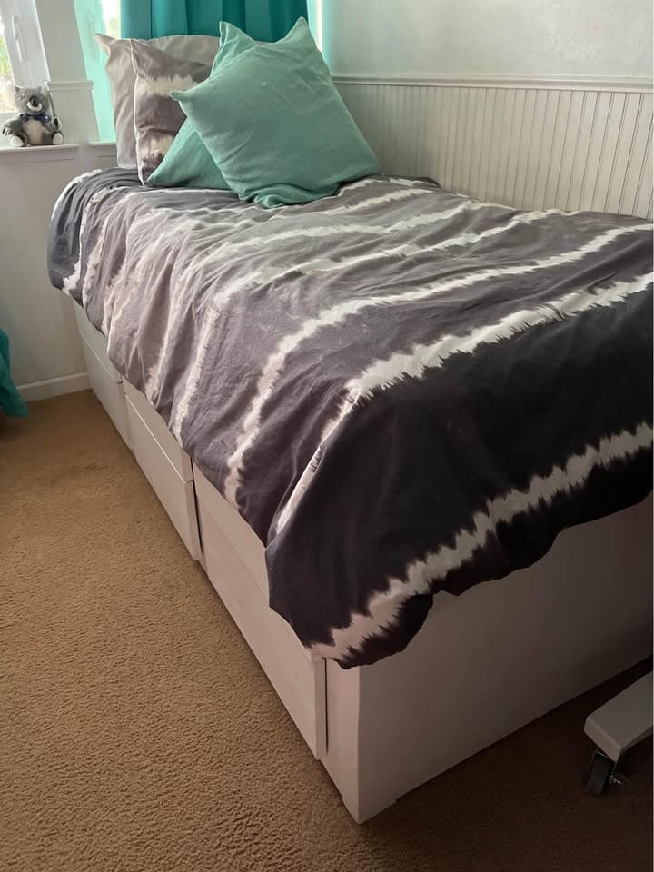 Twin Bed With 6 Drawers (+ mattress if needed)